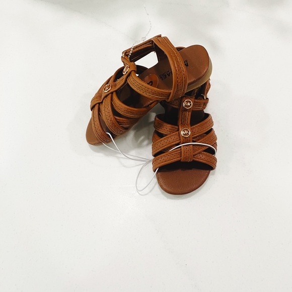 Adorable size 8 Children’s Michael Kors sandals - Picture 1 of 2